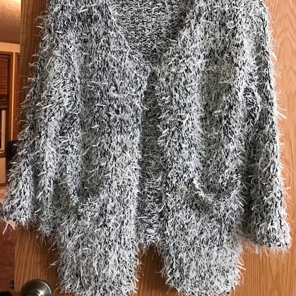 Top Vogue Gorgeous Sweater - M - Picture 2 of 5